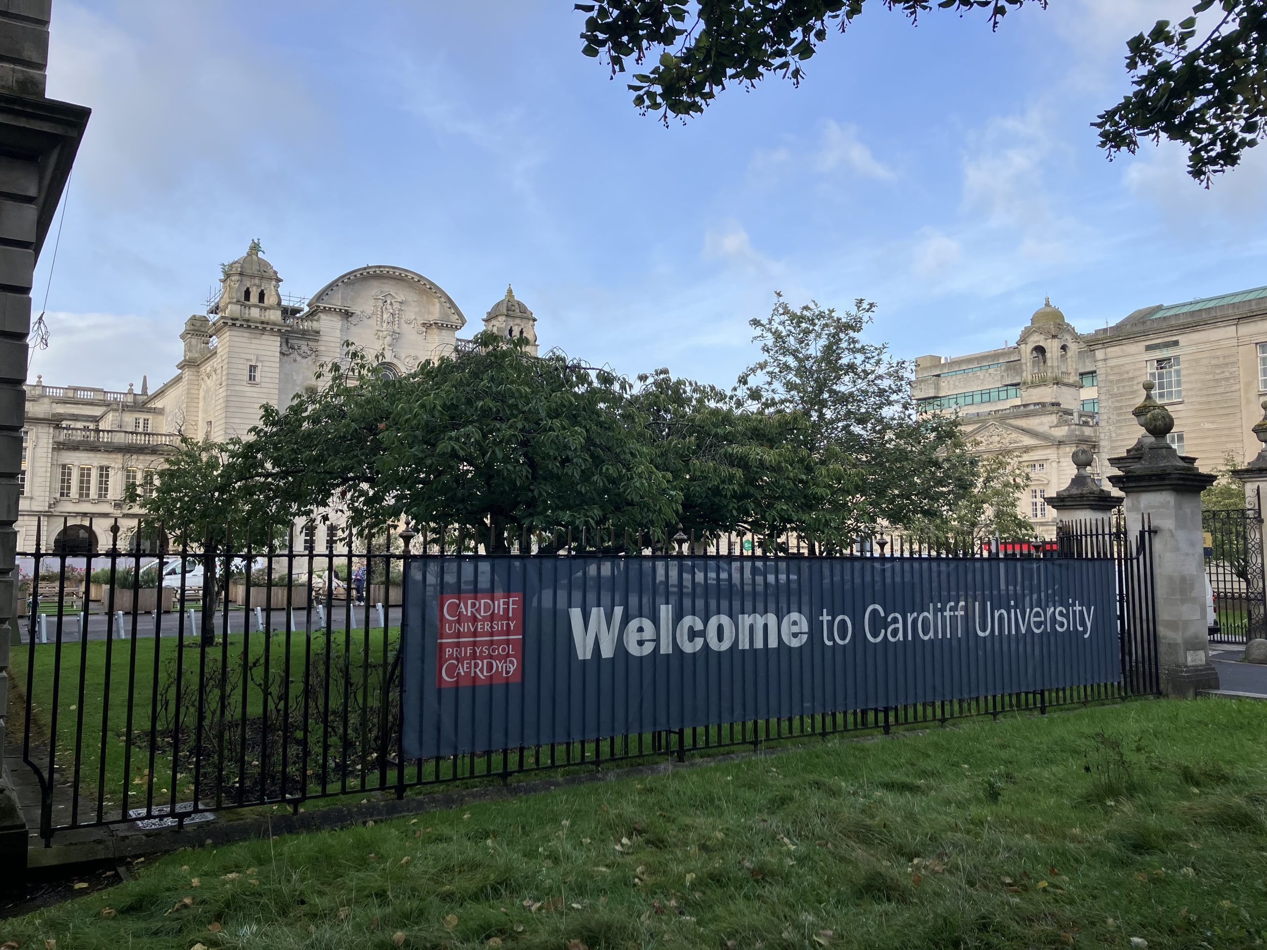 The undoing of service work: (Dis)connective labour, digital transformation of the hospitality workplace, and the search for meaning – invited research seminar at Cardiff Business School
